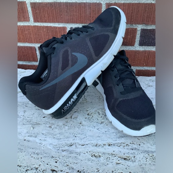 Nike Air Max Black Women’s Size 7 - Picture 1 of 6